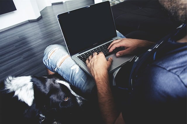 Flexible Working For Low Paid ‘Should Be The Norm’, Charity Says - Man, Dog & Apple Computer
